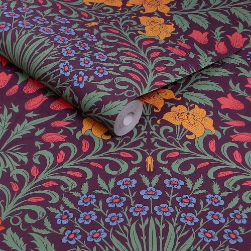 Roll shot of Garden Dewberry wallpaper pattern