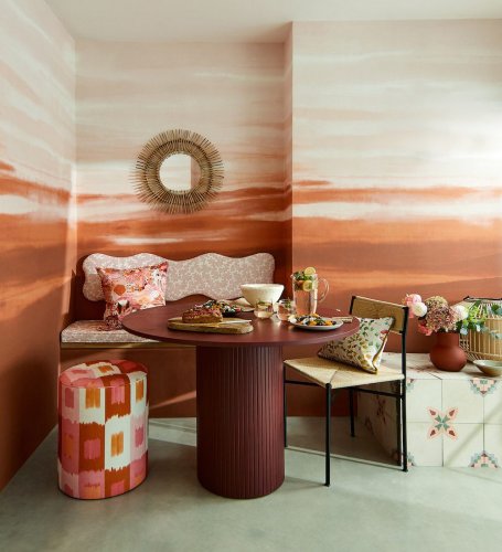 Harlequin Manzara Rosewood / Bleached Coral Mural Room